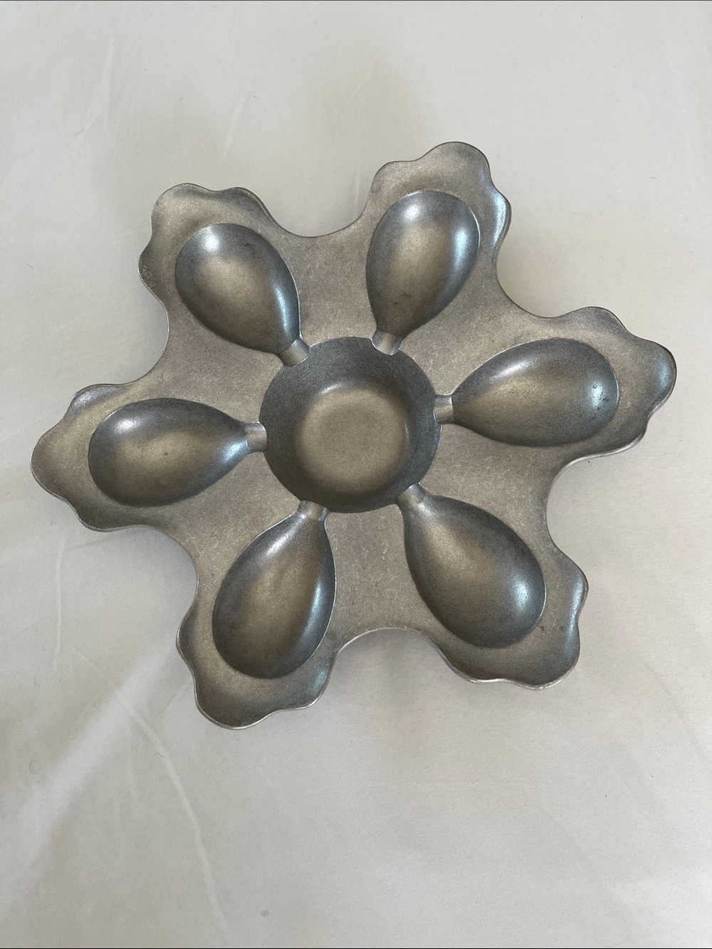 The Stella oyster bed metal serving platter new condition hot cold seafood dish